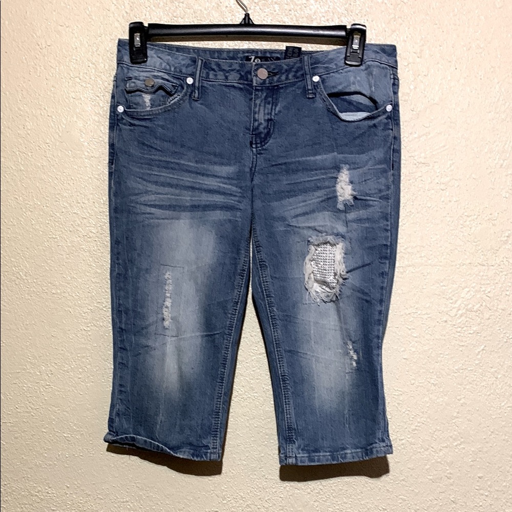 Z2 Jeans Capris Pants 11 Junior Size Blue Ripped Distressed Stretchy Cotton